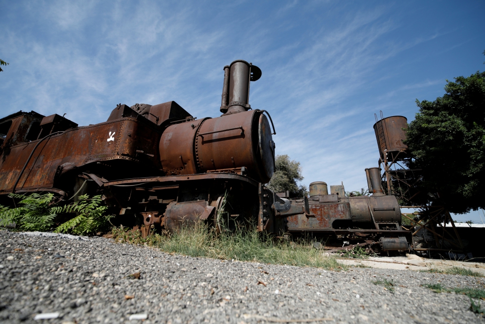 lb-train.jpg