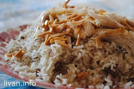 Курица с рисом, миндалем и кедровыми орешками (Djaj mah Ruz) Курица с рисом, миндалем и кедровыми орешками (Djaj mah Ruz)