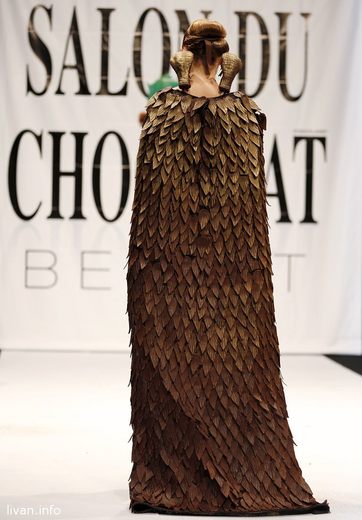 Показ шоколадных нарядов в Бейруте на Fashion Show