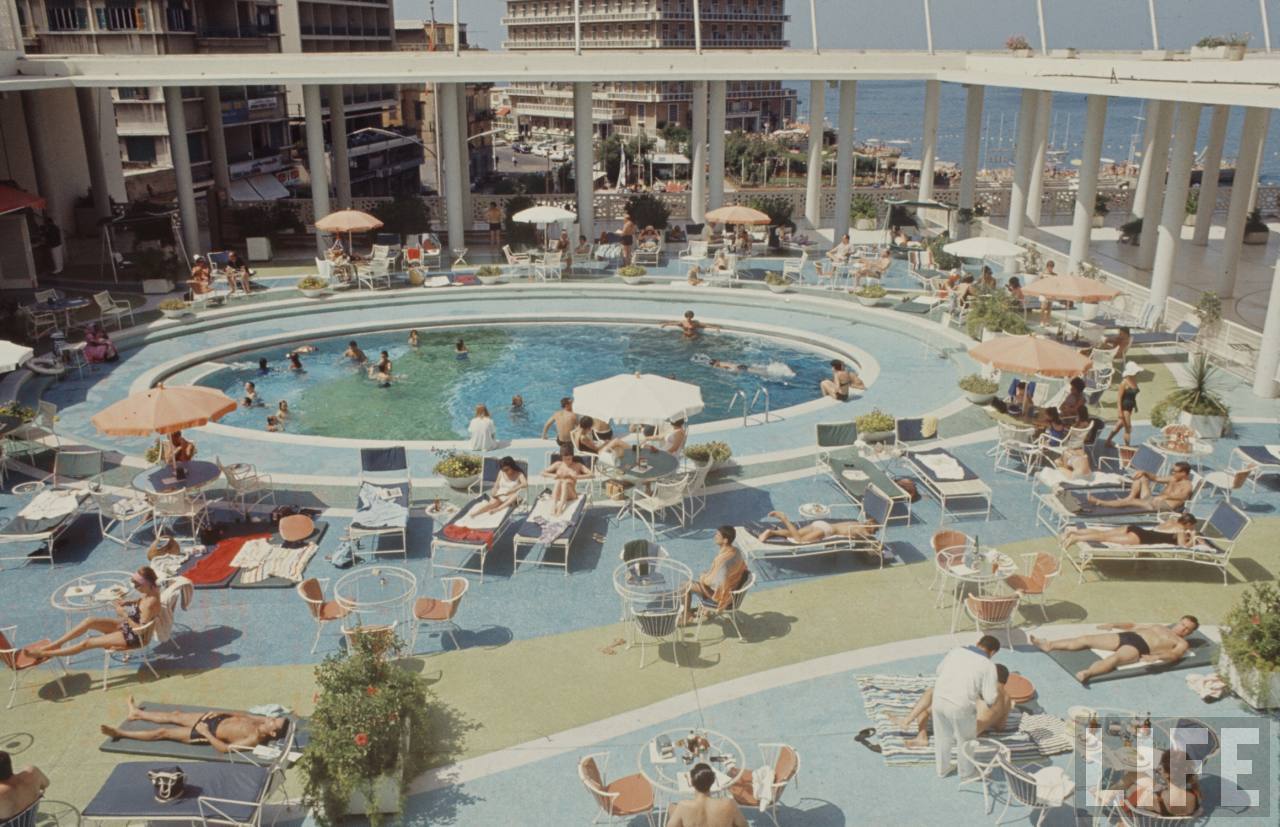 Бассейн в отеле Phoenicia в 60-х