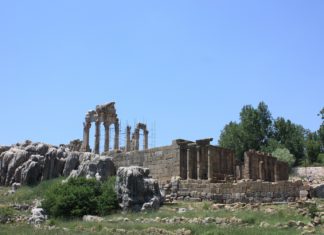 Крепость в горах Факра Крепость в горах Факра