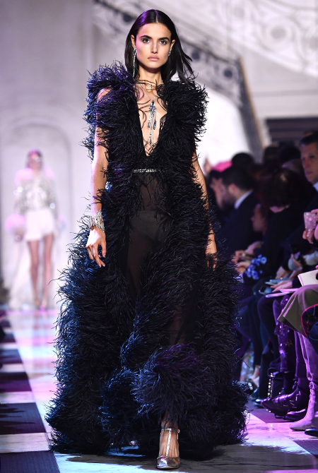Неделя высокой моды в Париже: показ весенне-летней коллекции Эли Сааб