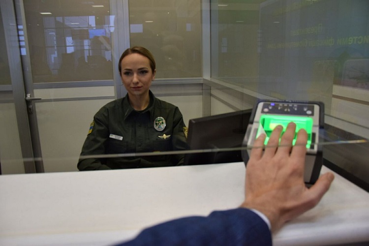 На Украинской границе заработал биометрический контроль для ливанцев, россиян и других иностранцев. На Украинской границе заработал биометрический контроль для ливанцев, россиян и других иностранцев.