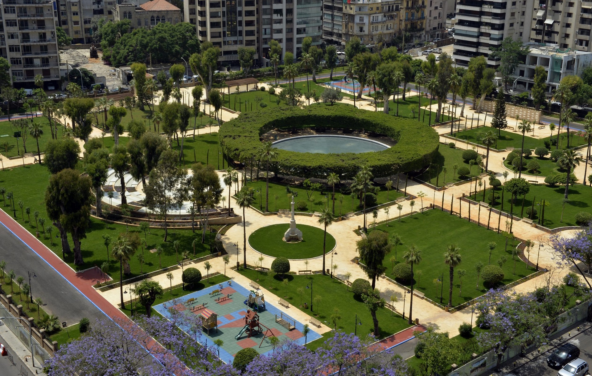 Парк имени Рене Моавад в Санаыех, Бейрут.