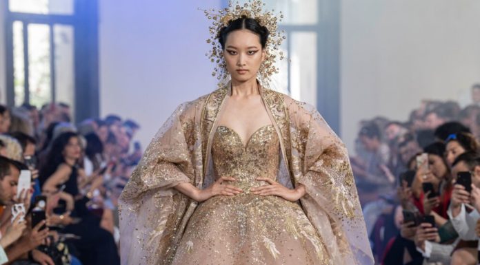 Новая кутюрная коллекция Elie Saab осень-зима 2019/2020. Каждый новый показ коллекции Elie Saab это повествовании сказки. Где каждая модель сказочная принцесса, или роскошная светская львица, или роковая королева.