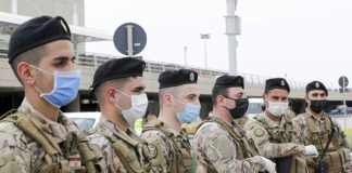 Американские граждане в Ливане, отказались вернуться в США, считая Бейрут безопаснее. Американские граждане в Ливане, отказались вернуться в США, считая Бейрут безопаснее.