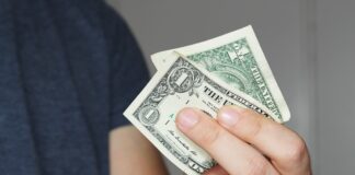 С конца октября 2022 года, официальный курс доллара будет 15000 L.L. С конца октября 2022 года, официальный курс доллара будет 15000 L.L.