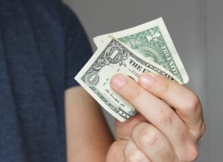 С конца октября 2022 года, официальный курс доллара будет 15000 L.L. С конца октября 2022 года, официальный курс доллара будет 15000 L.L.