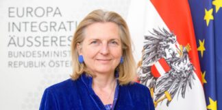 Экс-глава МИД Австрии Карин Кнайсль решила уехать в Ливан из-за угроз в ее адрес Экс-глава МИД Австрии Карин Кнайсль решила уехать в Ливан из-за угроз в ее адрес